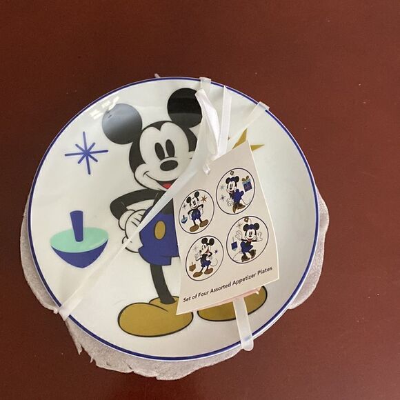 Disney Mickey & Minnie Mouse Set Of 4 Assorted Appetizer Plates Brand - Picture 2 of 6